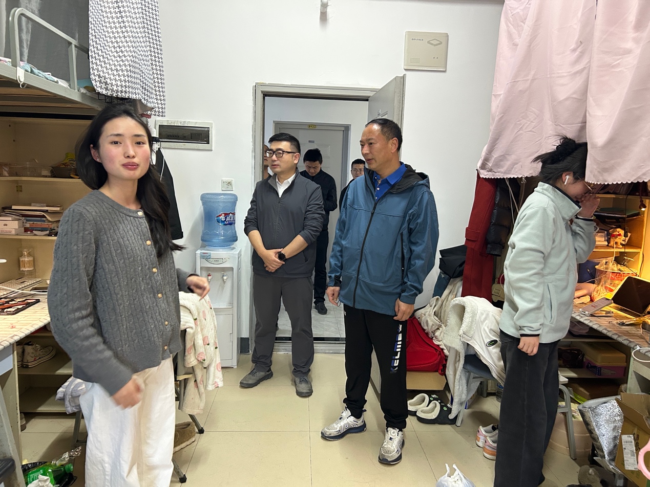 A group of people standing in a room AI-generated content may be incorrect.